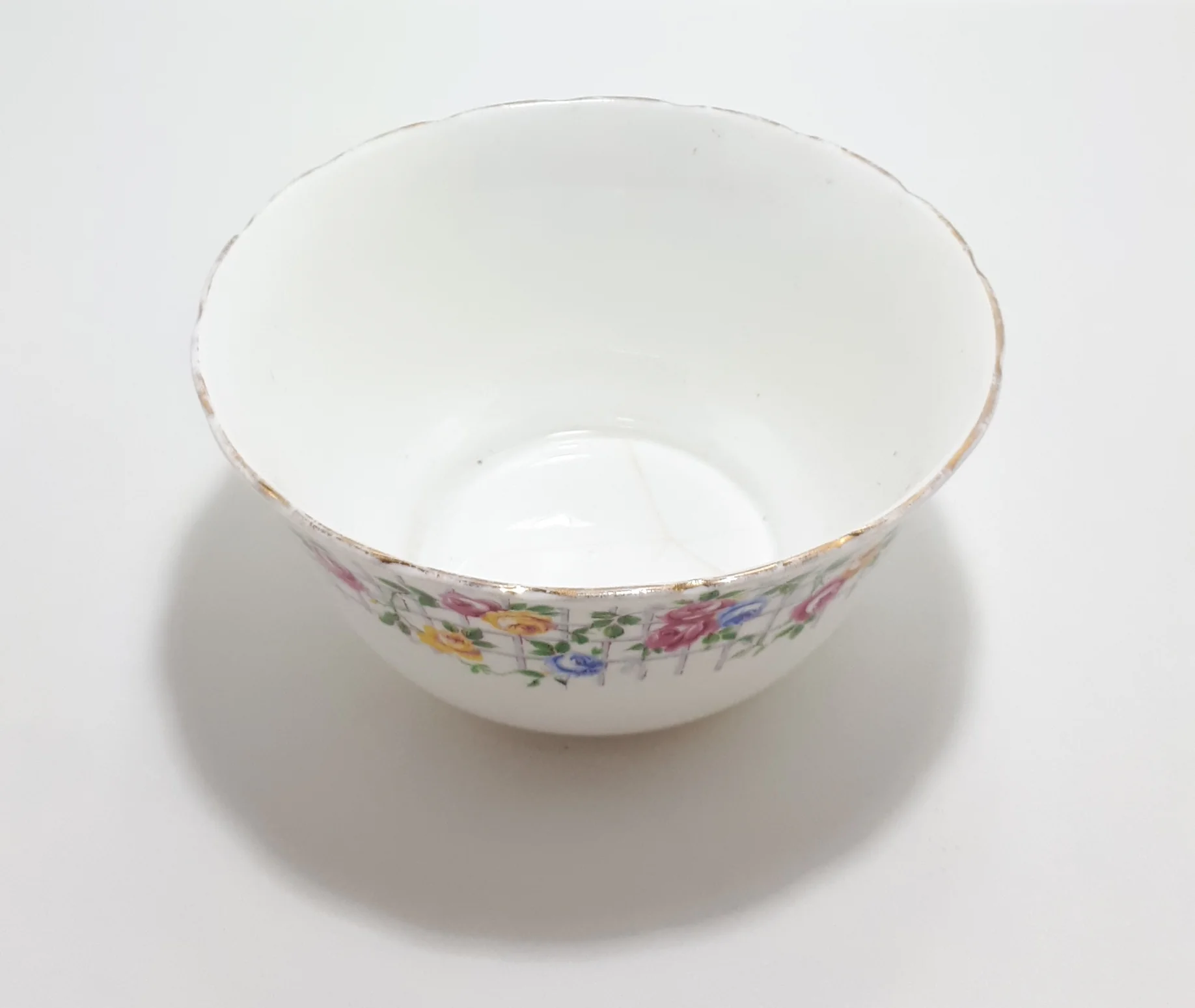 1940’s Tuscan Fine Bone China Large Sugar Bowl - Roses On Trellis C7903G - Image 4