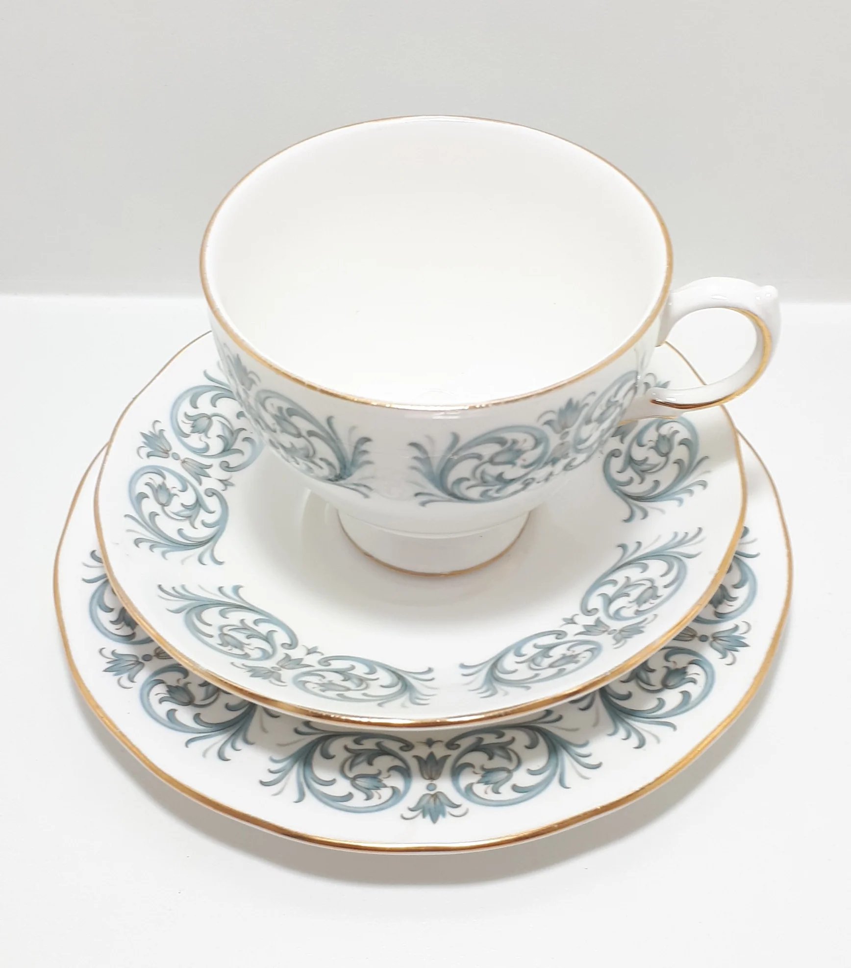 1959-1964 Fine Porcelain Queen Anne Tea Trio – Rococo Blue Scroll Pattern (8458) - Image 4
