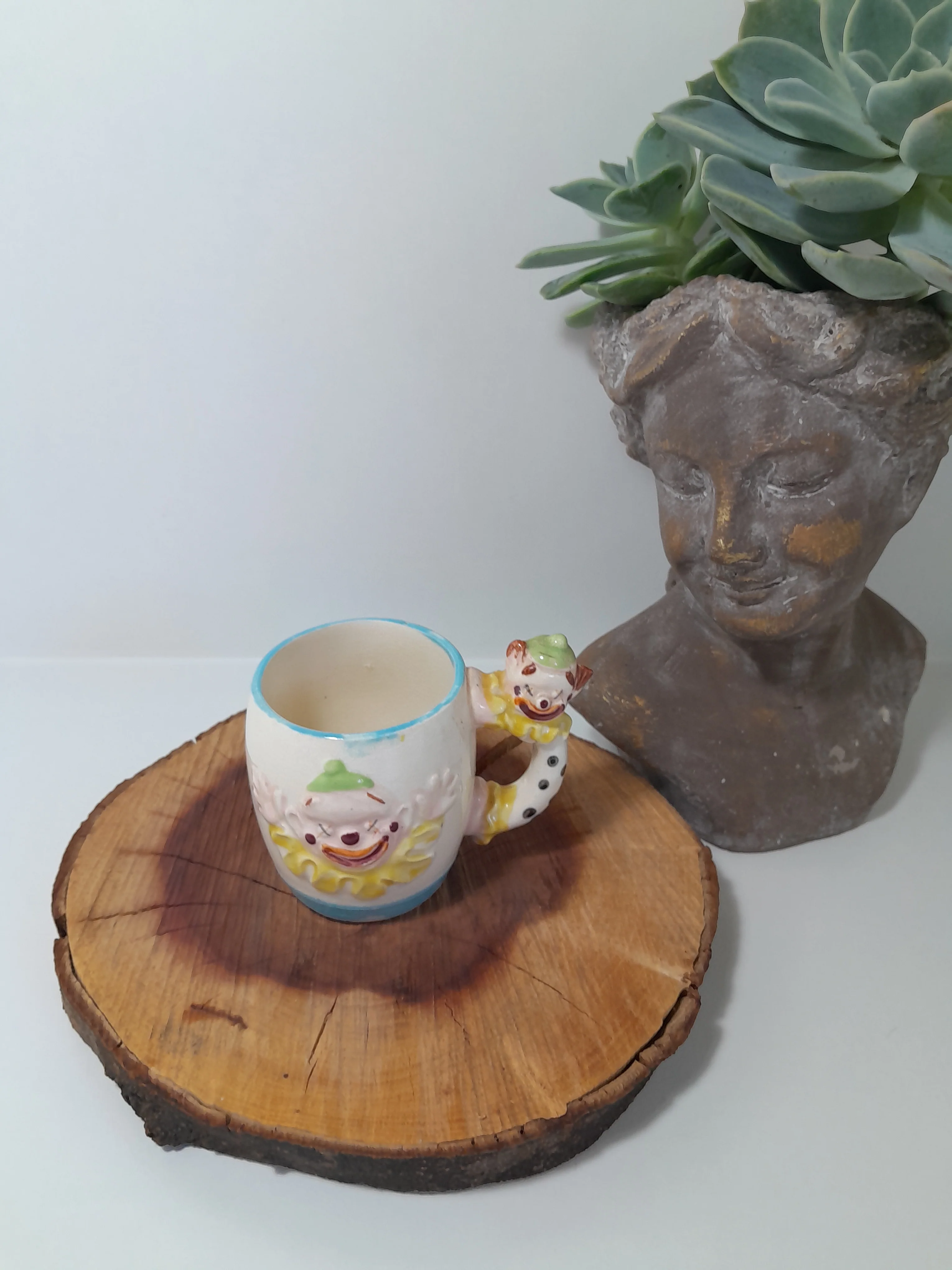 Small Vintage-Style Ceramic Clown Mug - Image 3