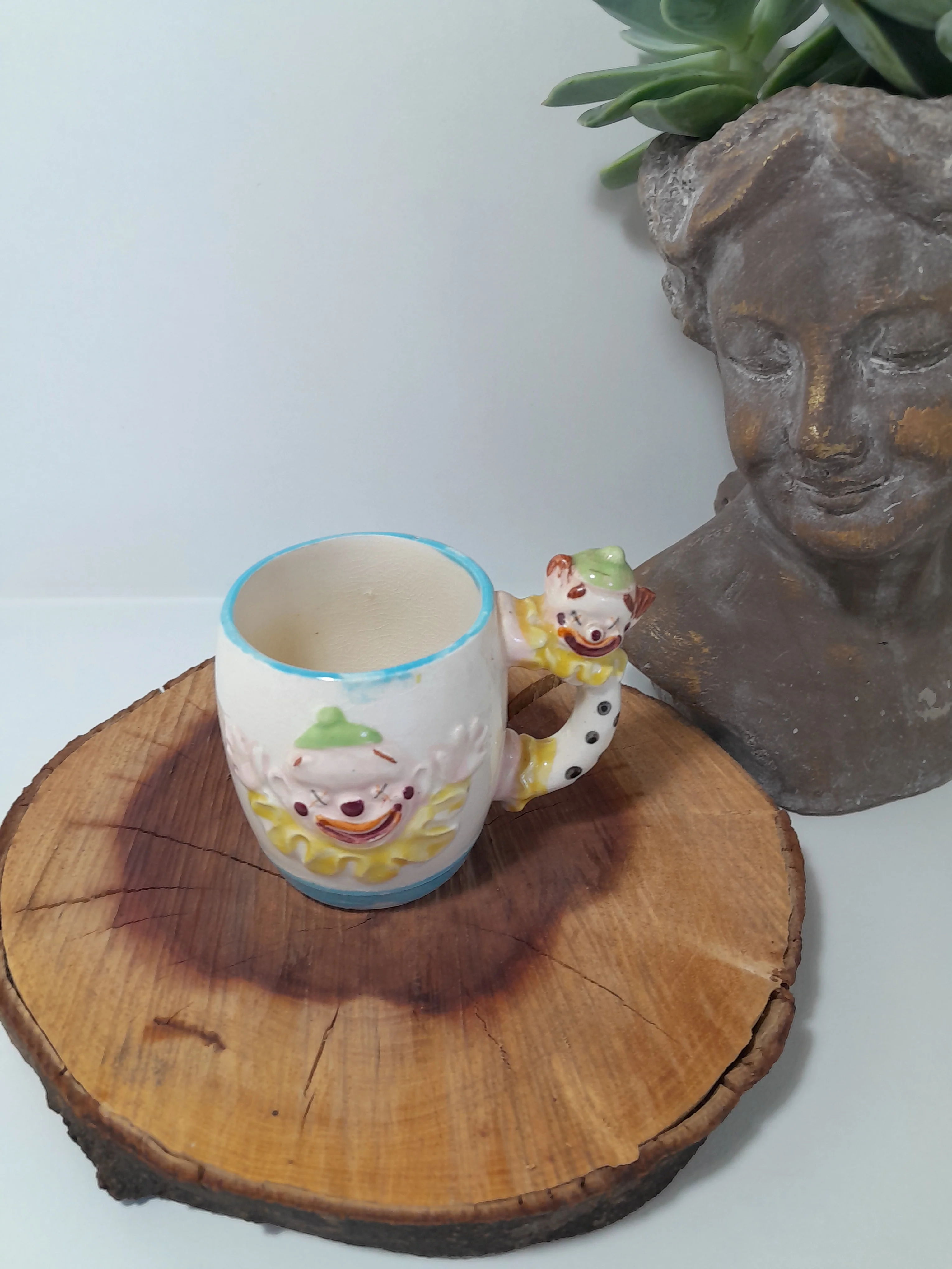 Small Vintage-Style Ceramic Clown Mug - Image 4