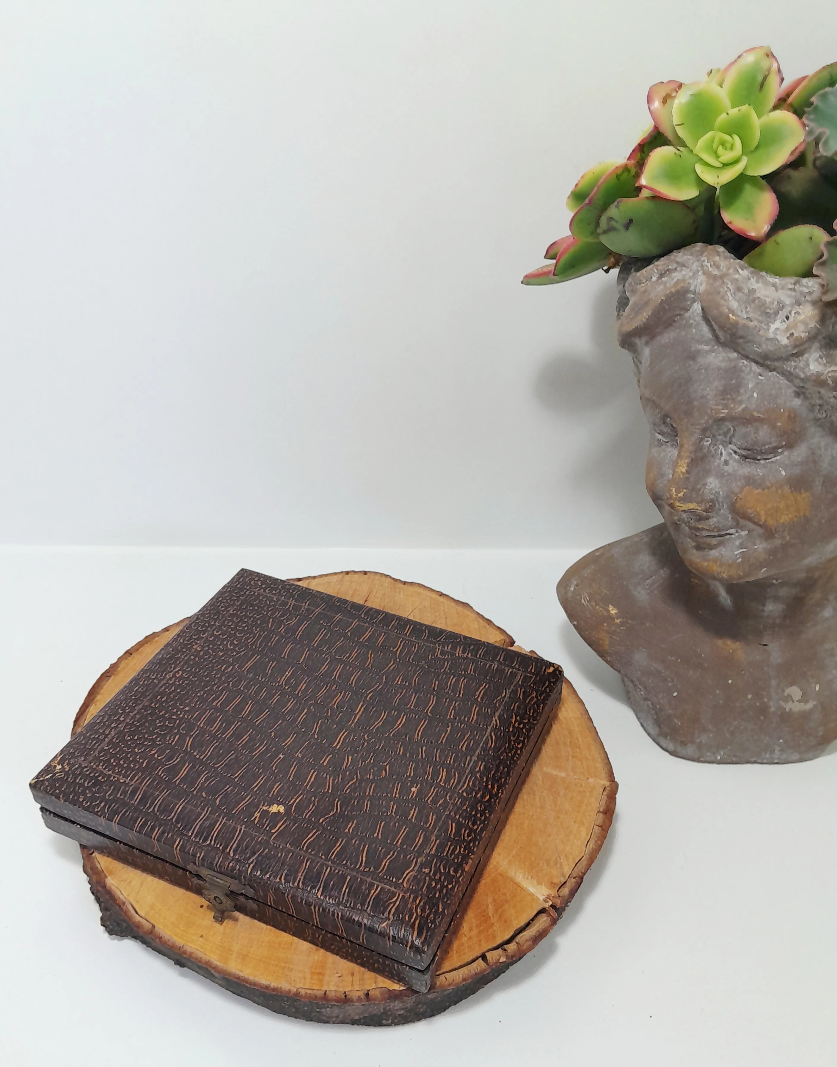 Vintage Boxed Set of Six Silver-plated Apostle spoons, Presented in Their Original Case. - Image 4