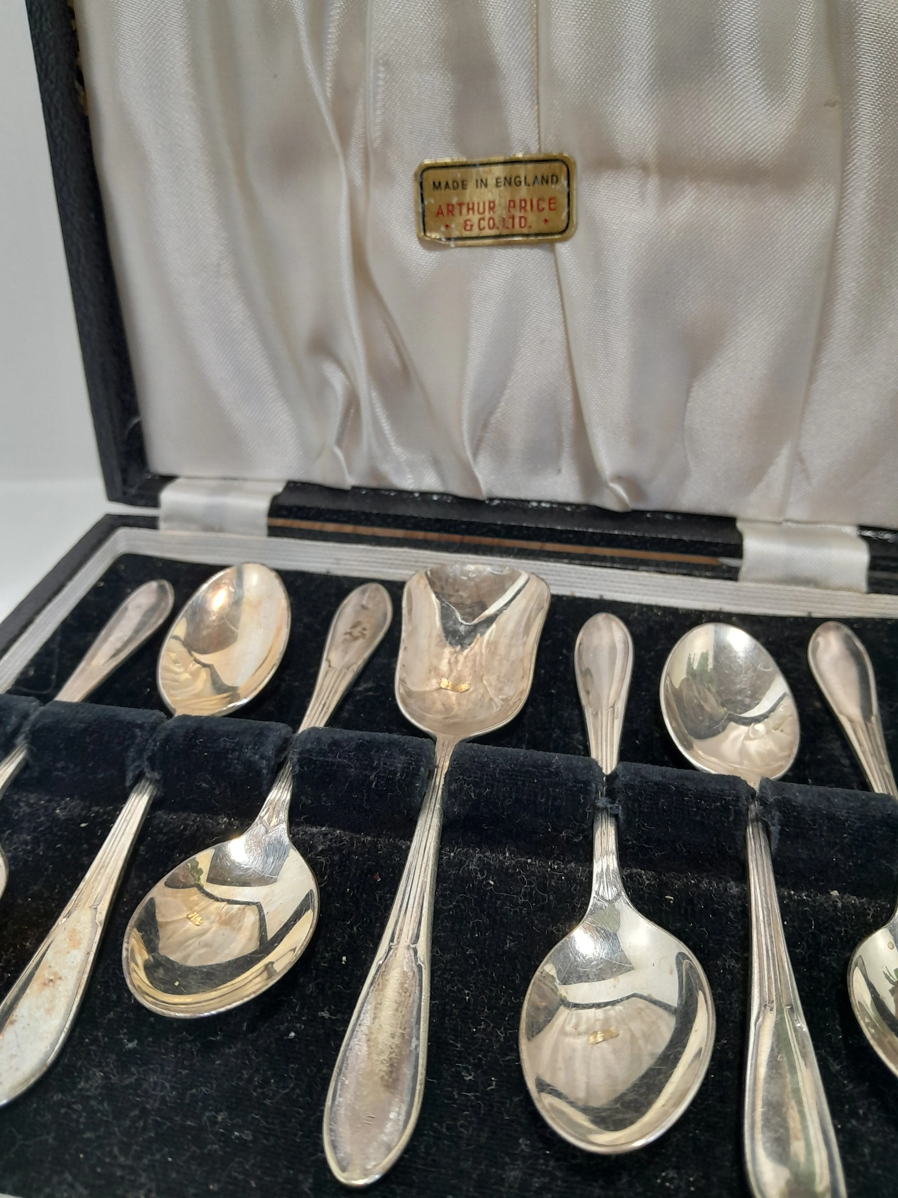 Vintage Cased Set of Six Silver Plated Teaspoons & a Sugar Spoon - Arthur Price & Co. Ltd. England. - Image 3