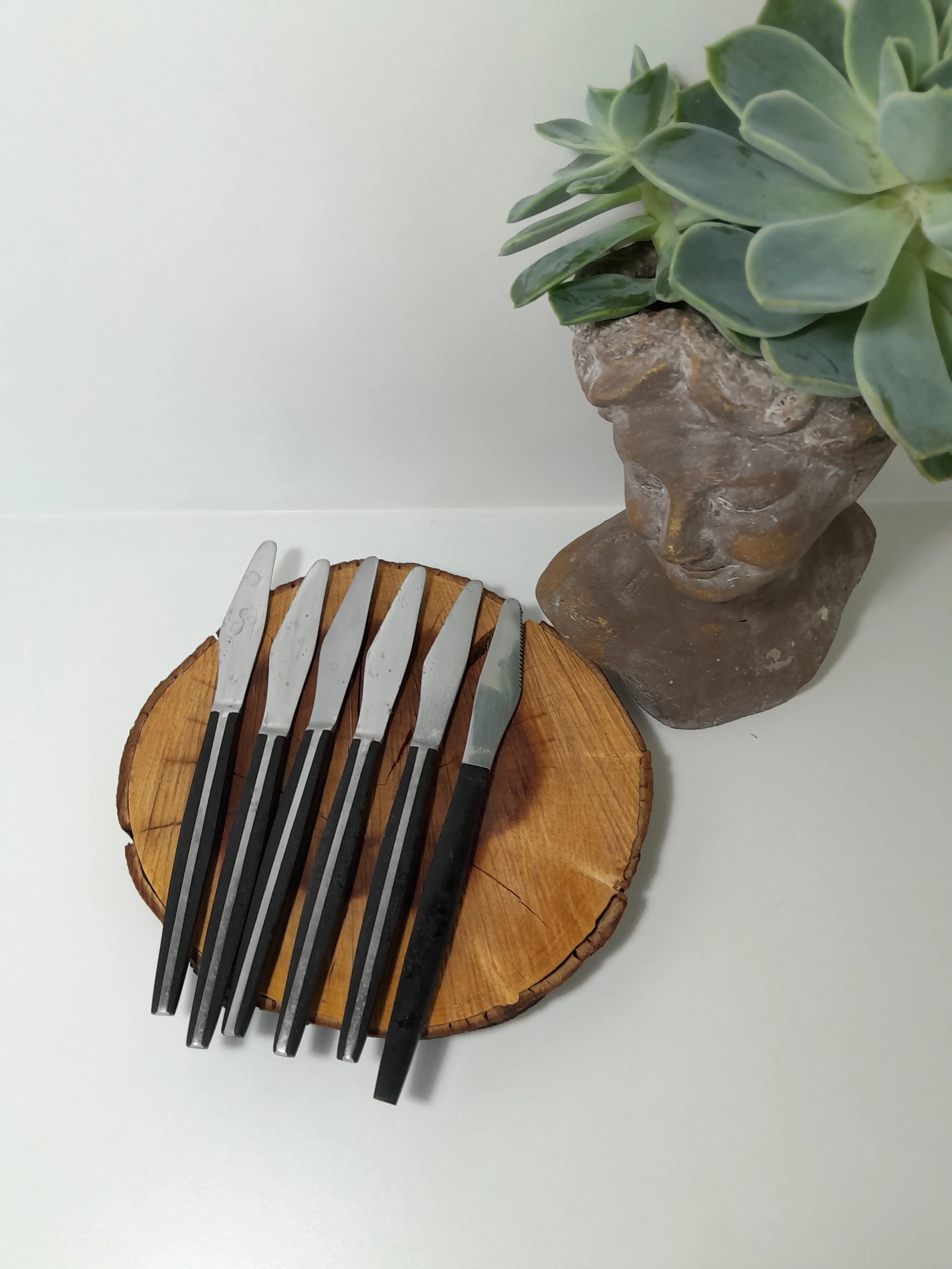 Vintage Set of 6 Stainless Steel Dinner Knives - Japan - Image 3