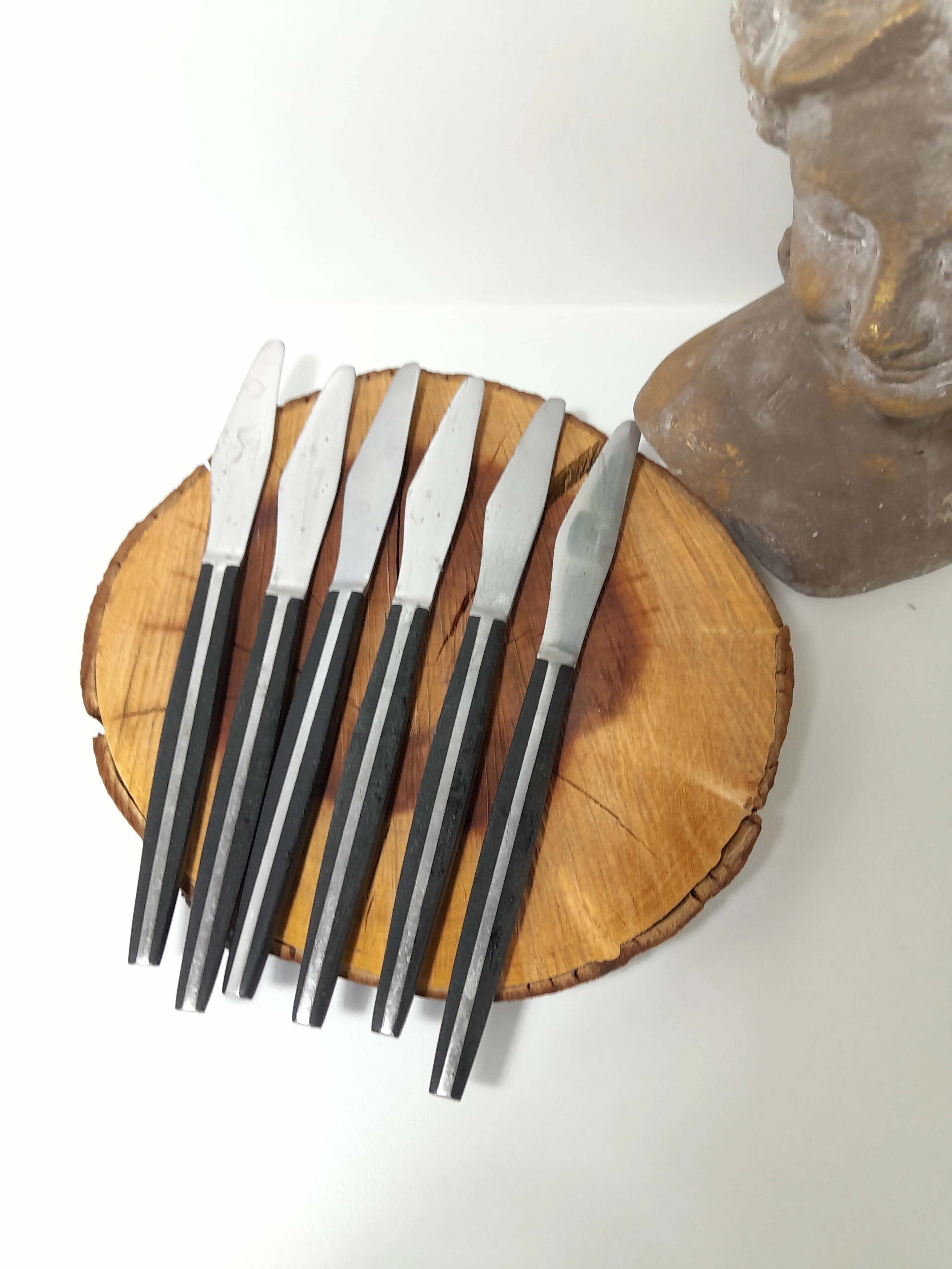 Vintage Set of 6 Stainless Steel Dinner Knives - Japan - Image 4