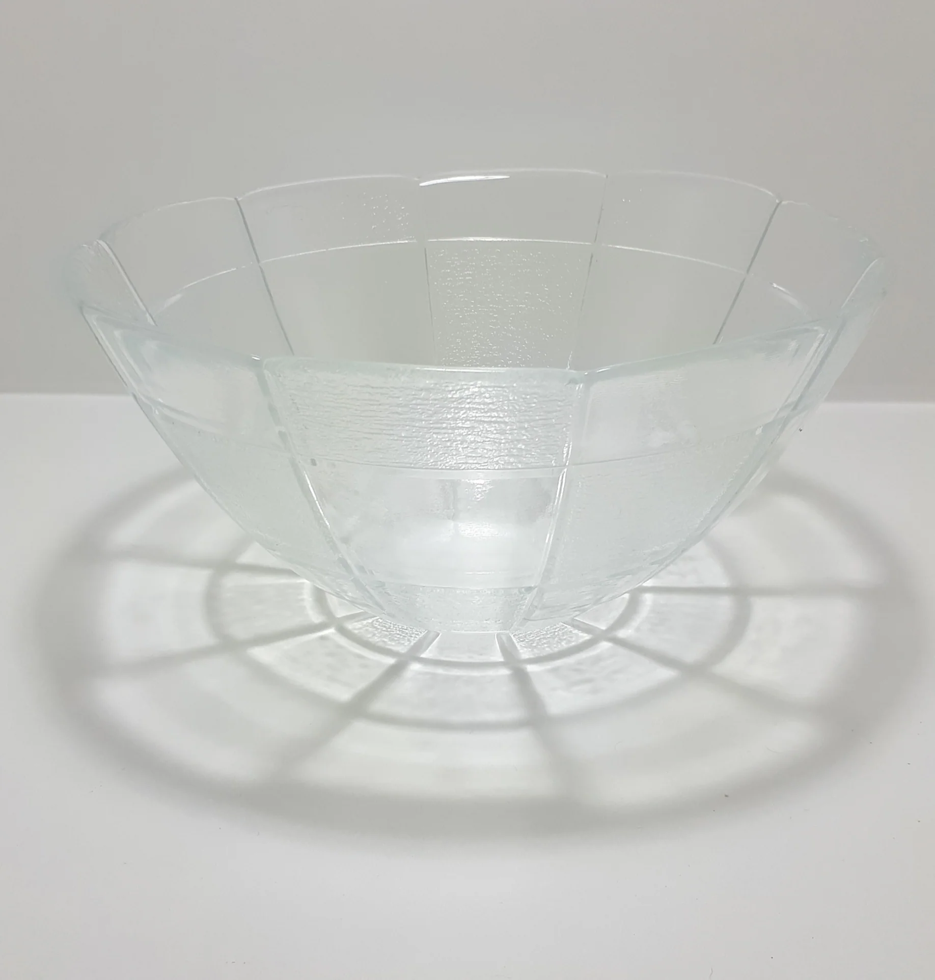 Vintage Textured & Clear Glass Checkered Pattern Salad Bowl - Image 3