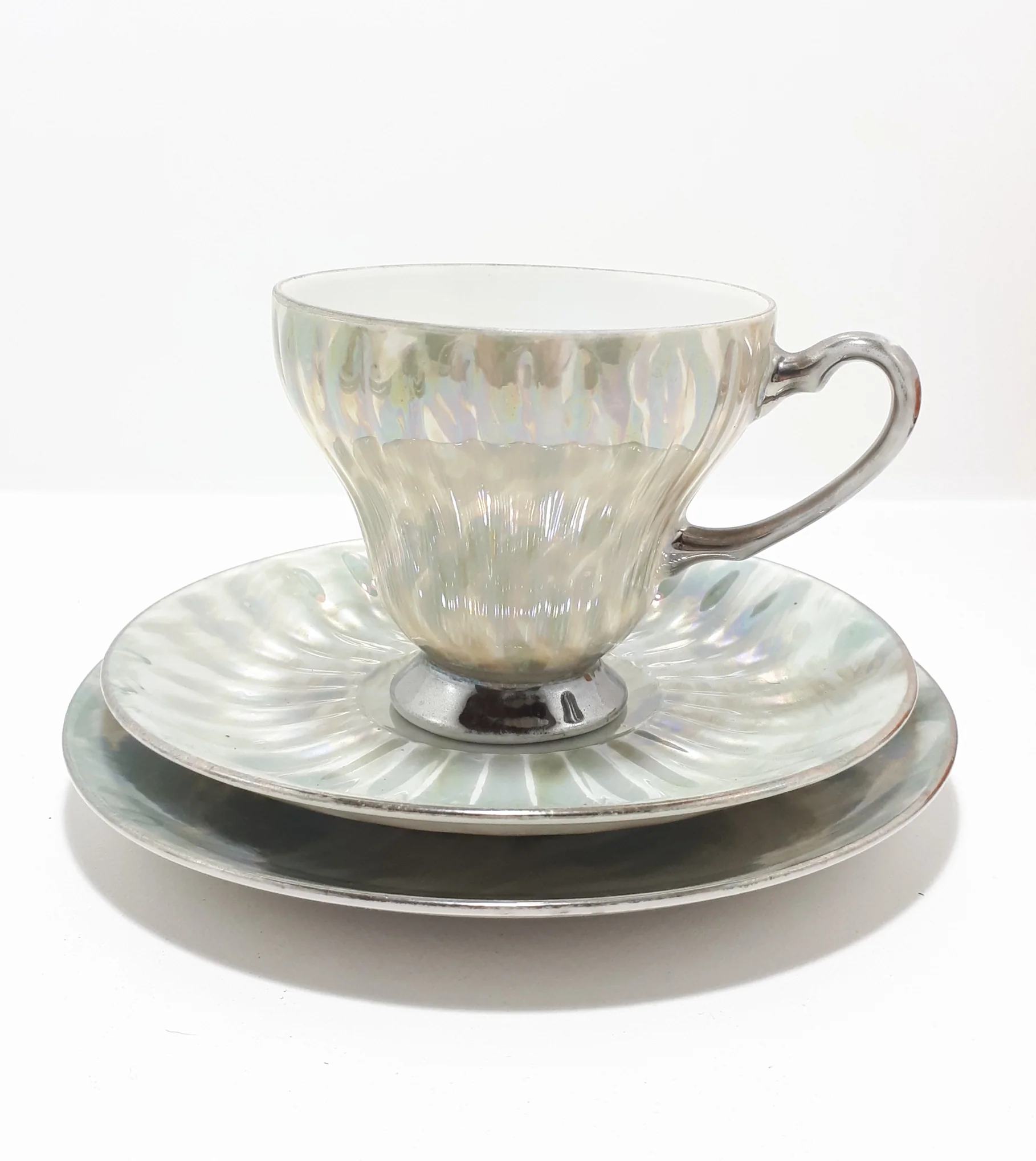 Vintage Unmarked Lustre Tea Trio – Cup, Saucer & Tea Plate - Image 5